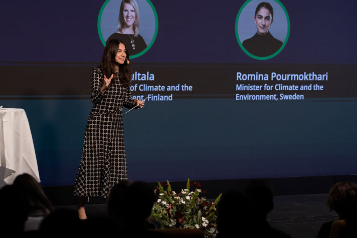 One of the ministers during her presentation on stage. She looks energetic and positive. under sitt anförande på scenen.