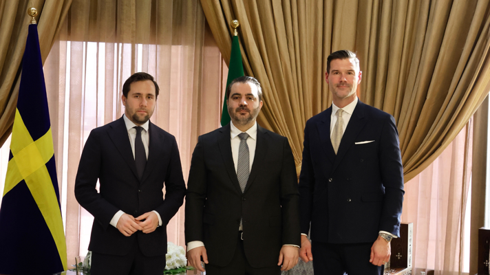 Minister for Migration Johan Forssell and Minister for International Development Cooperation and Foreign Trade Benjamin Dousa next to Syria’s Minister of Foreign Affairs and Expatriates Asad Hasan al-Shaybani.