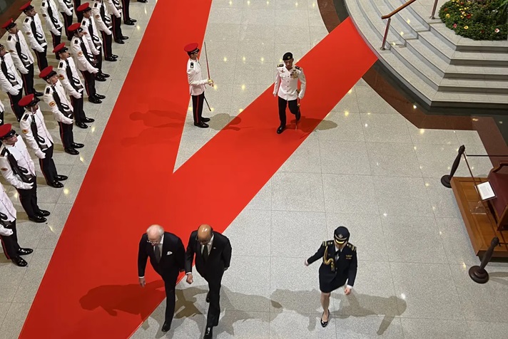 The King of Sweden and the president of Singapore Tharman Shanmugaratnam. 