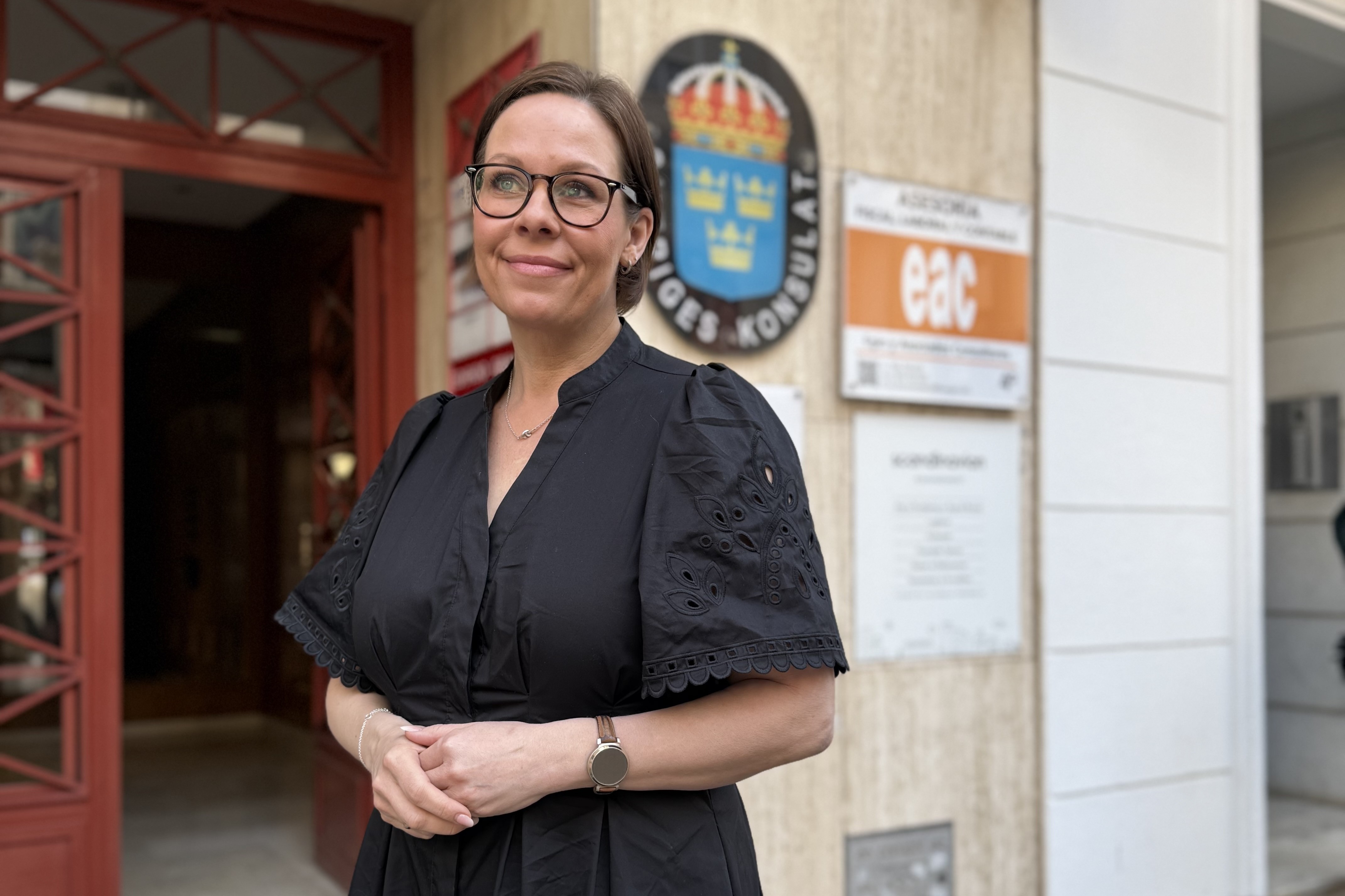 Minister for Foreign Affairs outside the Swedish Honorary Consulate in Torrevieja.