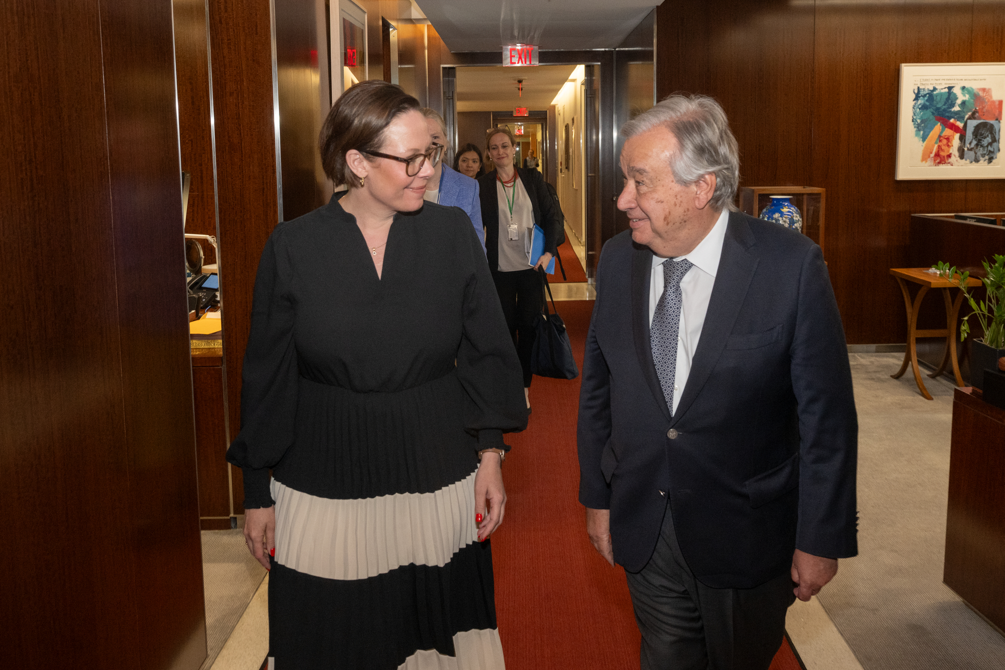 Maria Malmer Stenergard and António Guterres walking togheter.